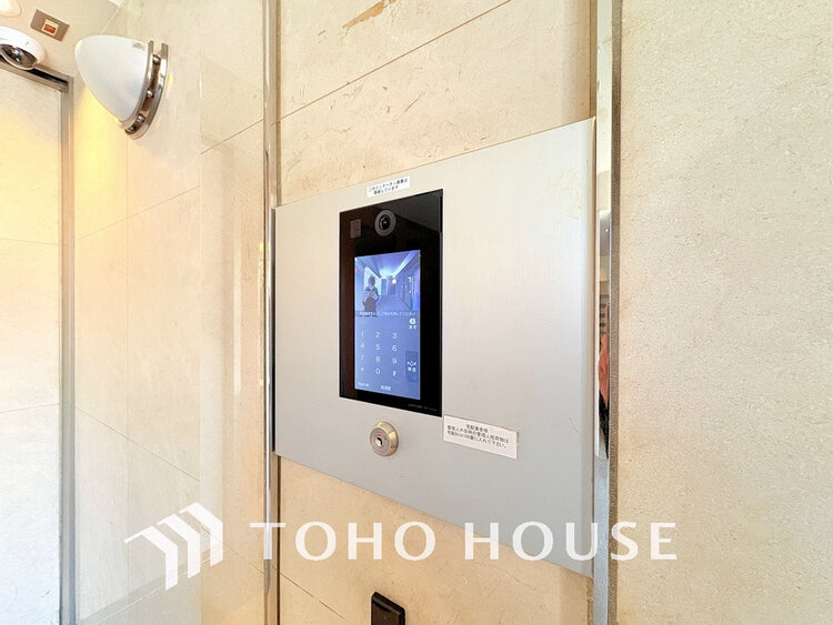 その他 エントランスはオートロック完備で安心のセキュリティ