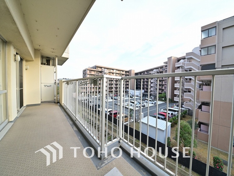 バルコニー 陽当たり良好なバルコニー