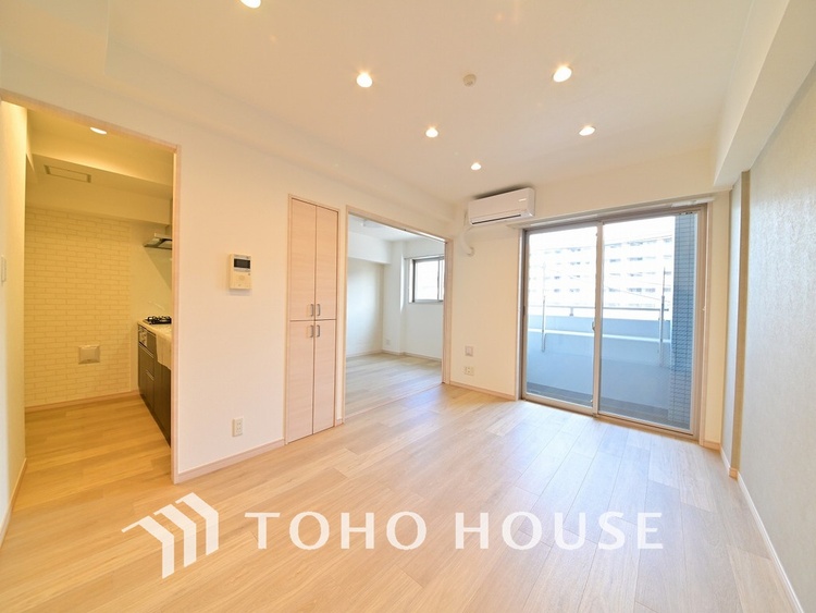 内装 広がりのある住空間、家族が集まるリビング・ダイニング