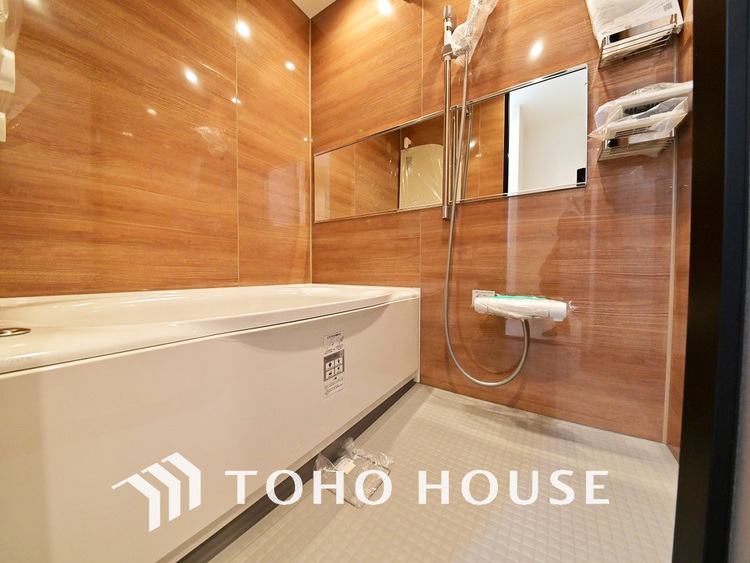 風呂 一日の疲れを癒すバスルームは、心地よいリラックスを叶える清潔感溢れる空間