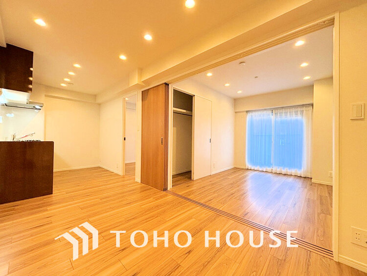 内装 広がりのある住空間、家族が集まるリビング・ダイニング