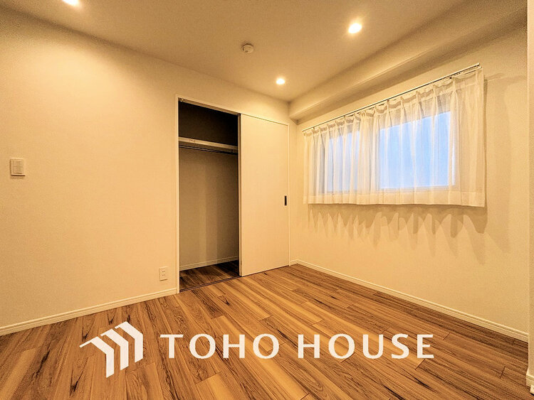 内装 採光もある洋室は、くつろぎのひと時を過ごすのにぴったり