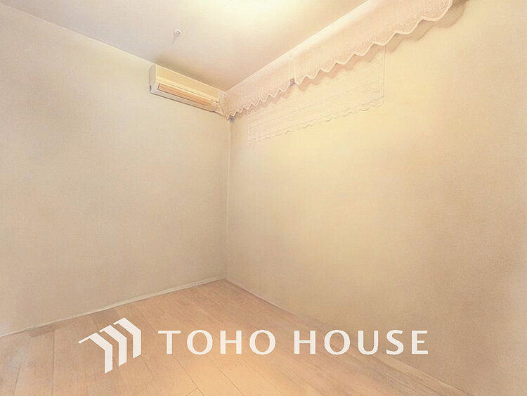 内装 シンプルですっきりとした室内は飽きのこない居心地の良い雰囲気(現地には家具があります)