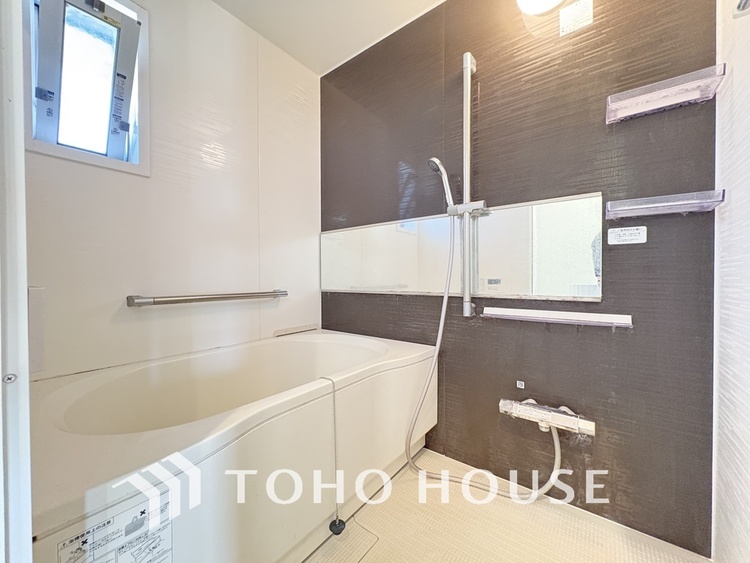 風呂 一日の疲れを癒すバスルームは、心地よいリラックスを叶える清潔感溢れる空間