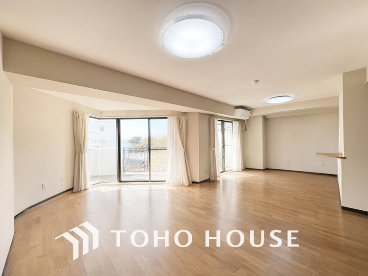 内装 明るいLDKは自然と家族が集まるコミュニケーションの場所に（現地には家具があります）