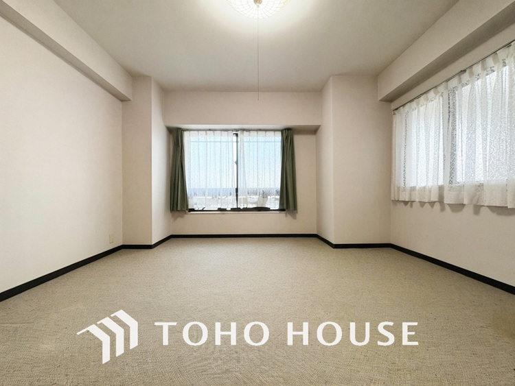 内装 採光もある洋室は、くつろぎのひと時を過ごすのにぴったり