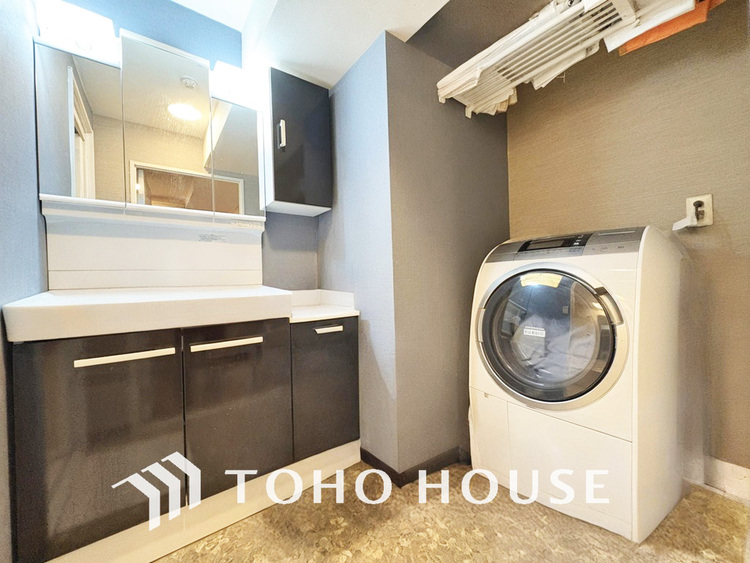 洗面 清潔感のある洗面室（現地には家具等があります）