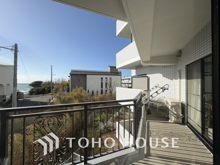 バルコニー 陽当たり良好なバルコニー