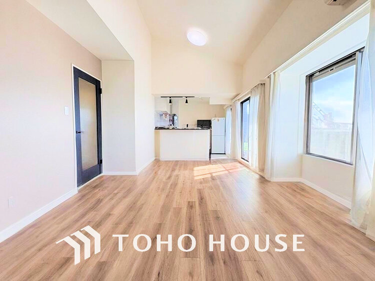 内装 家族みんなが爽やかに過ごせるように、光をたっぷり取り込んだLDK(現地には家具があります)