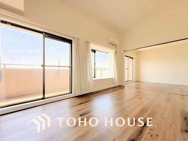 内装 上質な時間を育む暮らしのメインステージ。寛ぎとコミュニケーションを育む居心地のよい場所