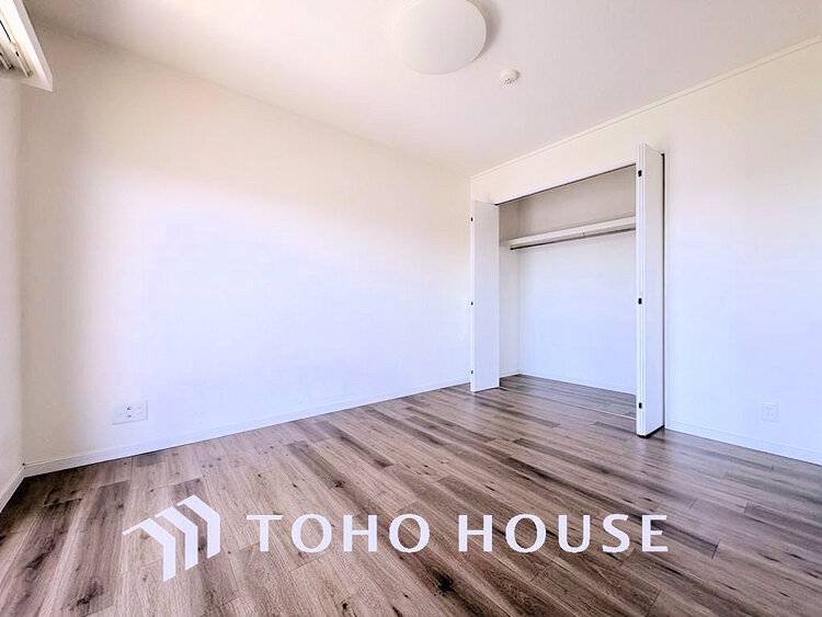 内装 シンプルですっきりとした室内は飽きのこない居心地の良い雰囲気