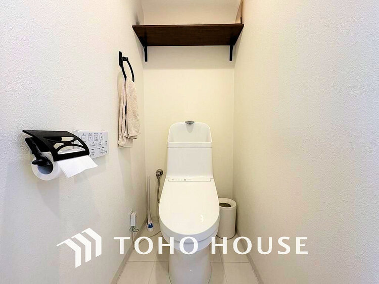 トイレ トイレには快適な温水洗浄便座付(現地には家具があります)