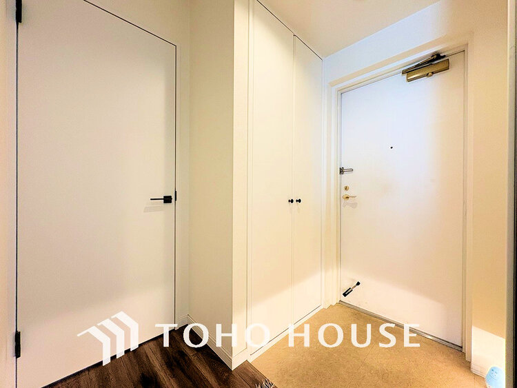 玄関 落ち着いた雰囲気の玄関、家族の帰りを暖かく迎えてくれます