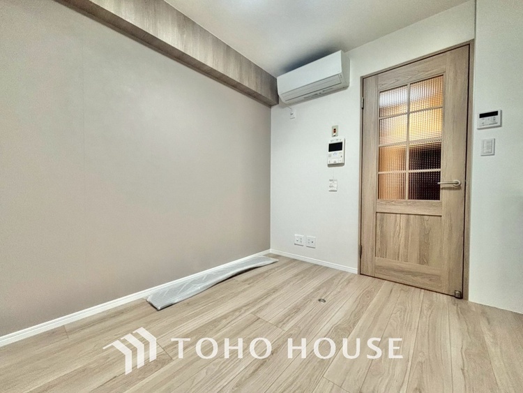 内装 ここはみんなが集い、食事と楽しい会話が始まる場所。話に夢中になりすぎて、ついつい時を忘れ、夜半過ぎになってしまう。そんな束の間の幸せを感じさせてくれます。