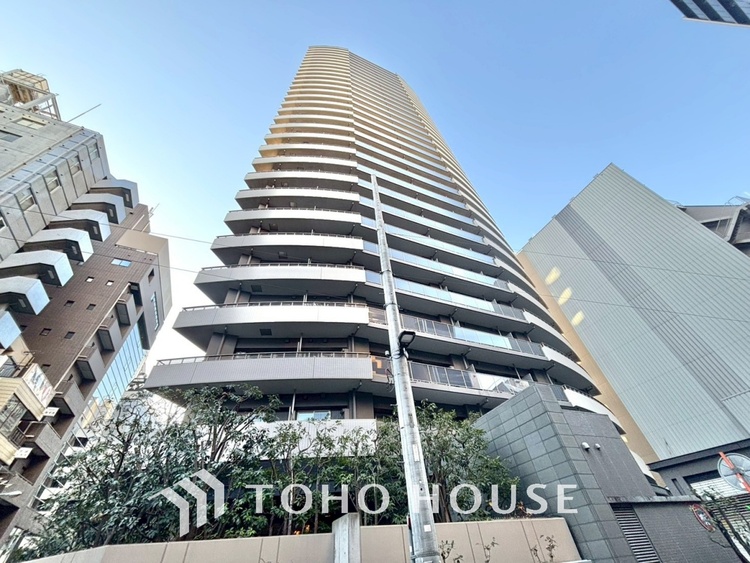 その他 風の通り道。舞い込んでくる風が優しく躍り、室内に爽やかな空気を運んでくる。そこに季節の息吹を感じて、いまがどんな季節なのかを実感する。