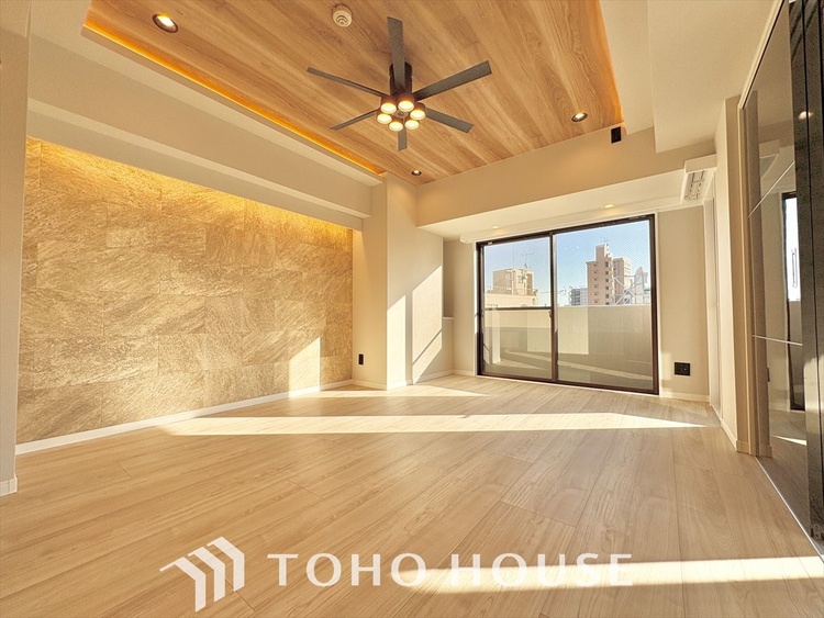 内装 洗練されたデザインと大きな広がりを持つリビングは、安心感と気品に満ちたひとときを叶える住まいの象徴です。