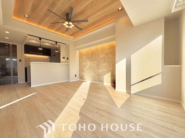 内装 明るく大きなリビングは、家族の安心と快適を育む空間。のびやかな広さが毎日の暮らしをより豊かに彩ります。