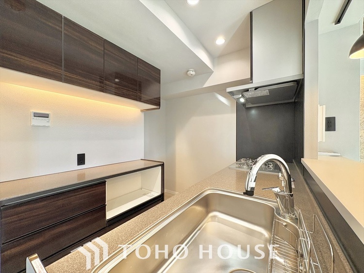 キッチン みんなで作って、みんなで食べる。明るいキッチンは、家族の笑顔を引き出します。