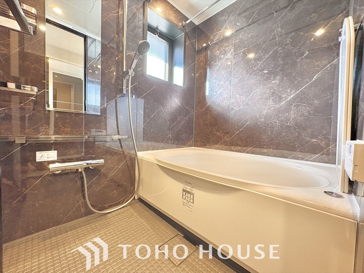 風呂 浴室は一日の疲れを癒す特別な空間。清潔感と快適性で心身ともにリフレッシュできます。