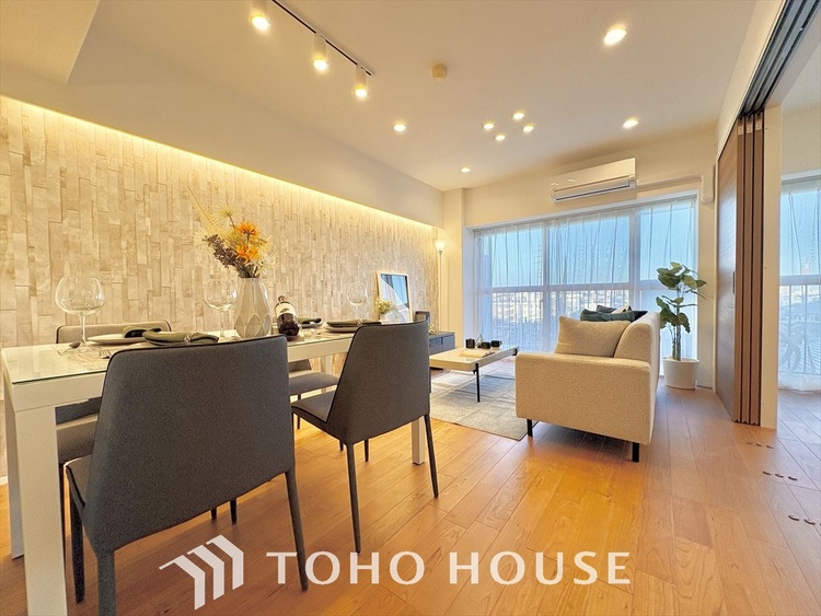 内装 ここにはみんなが集い、食事と楽しい会話が始まる。