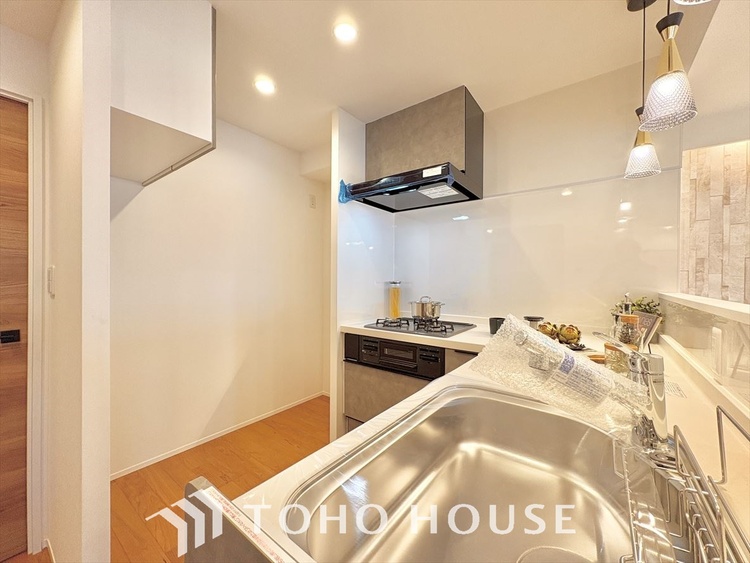 キッチン みんなで作って、みんなで食べる。明るいキッチンは、家族の笑顔を引き出します。