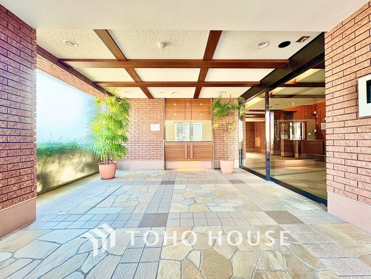 エントランス エントランスはマンションの顔。清潔感、存在感のあるエントランスは居住者の心を豊かにする。