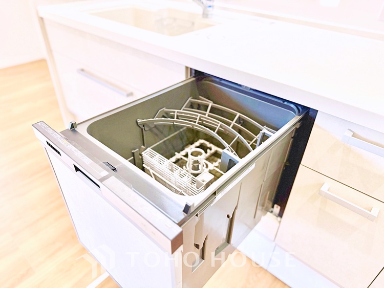 キッチン 食器収納も充実した、片付けやすいキッチン。毎日の家事が快適に進みます。