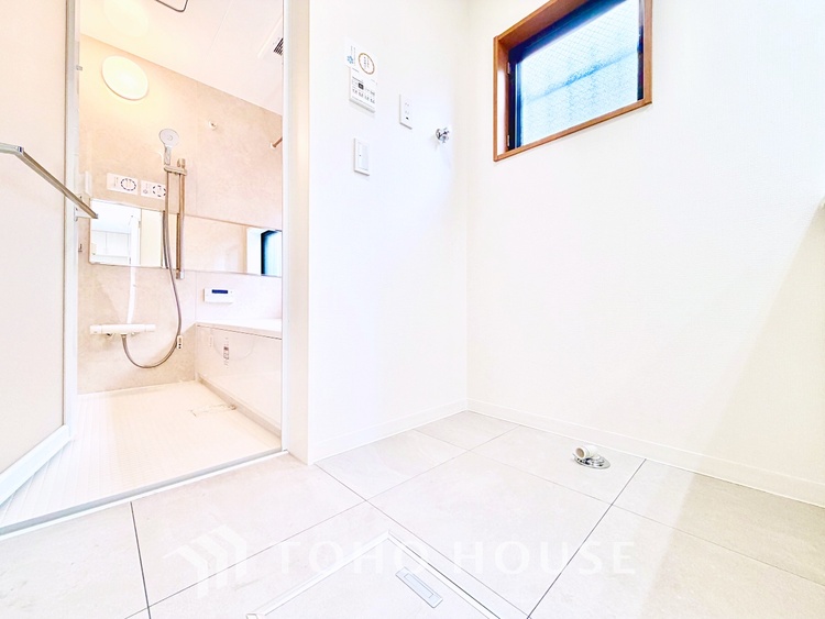 洗面 家族で使いやすい広さと機能を備えた、快適な洗面空間です。