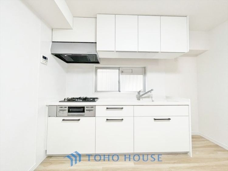 内装 ◆時を忘れる場所◆ここにはみんなが集い、食事と楽しい会話が始まる。話に夢中になりすぎて、ついつい時を忘れ夜半過ぎになってしまう。そんな束の間の幸せを感じさせてくれる場所でありたい。