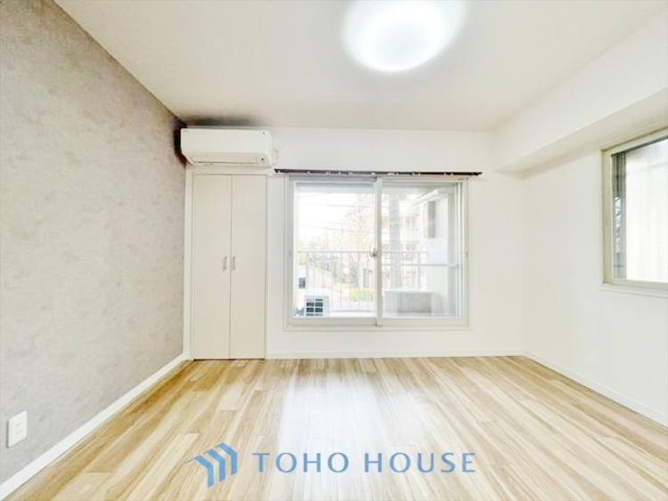 内装 ◆窓を開けると◆冷涼な風、そよぐリビング。だんらんの場所はここから始まり、ここで終わる。家族の笑顔が集う素敵な場所だから、こだわり抜いた思いが詰まっているのだと思う。