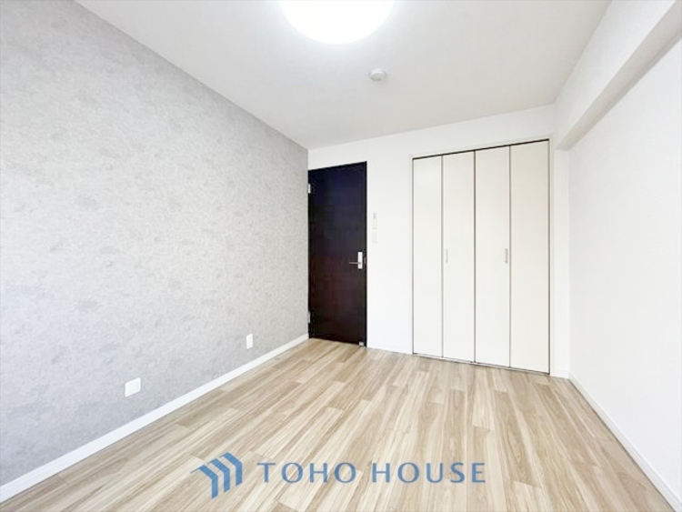 内装 ◆リビングルーム◆そこには目を輝かせ笑顔で見つめてくれる君がいて、「おかえり」の言葉がこだまする。何気ない日々の挨拶は僕にとっては幸せで、同時に君の瞳にも恋している。