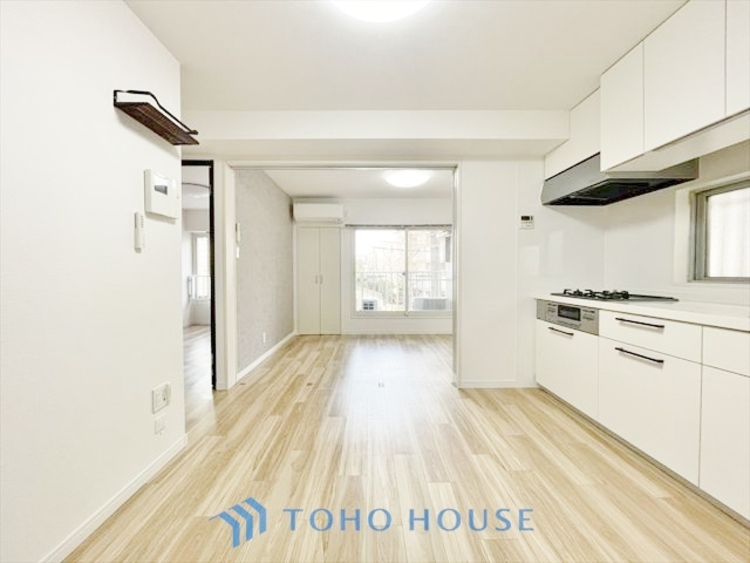 キッチン ◆ここに在る◆事も無げに美しく、伝えるには筆舌に尽くし難い。豪華絢爛や華美と言う事ではなく、住まう者にとって暮らし易く心地がいいと言う美しさがこの住まいには込められている。