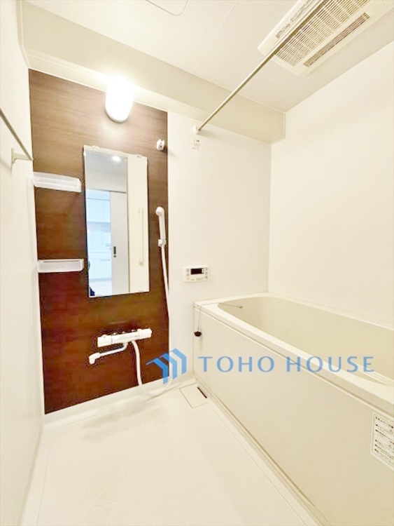 風呂 ◆陽溜まり◆の温もりを感じ、ふわりと寄り添う太陽の妖精たちが自然と僕達を微睡ませる。うとうとしたい訳ではないがそんな時間が嫌いじゃない自分がここにいる。