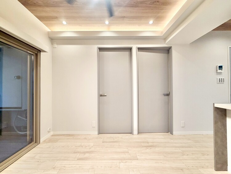 居間 落ち着いた雰囲気に包まれて、伸びやかな空間。