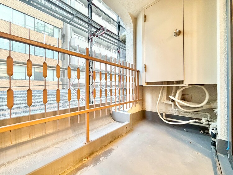 バルコニー 朝の澄んだ空気や、夕方に吹く清々しい風を感じられるバルコニー。