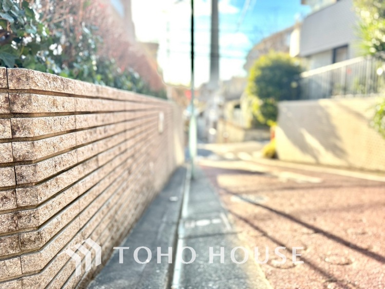 外観 【APPEARANCE】◆眩い◆光が燦々と入り、家族の笑顔を照らす。「いつまでも続いて」と願う夢のような毎日がここにある。