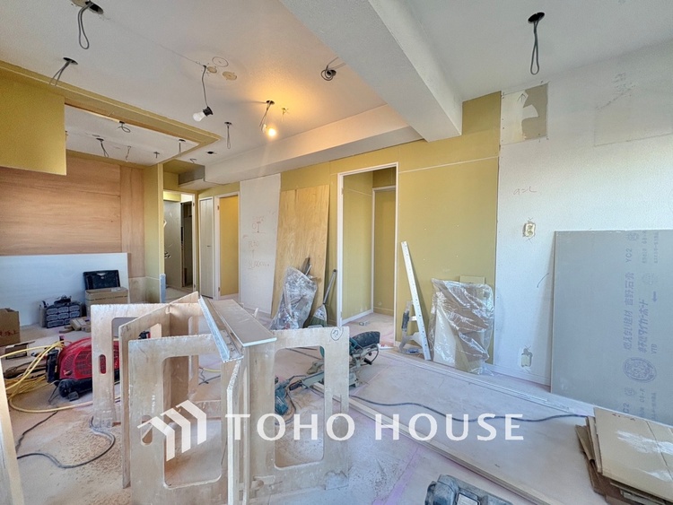 内装 現在改装中◆Sunshine◆光が燦々と入り、いるだけで気持ちいい。「開放的でゆとりあるお部屋です。」