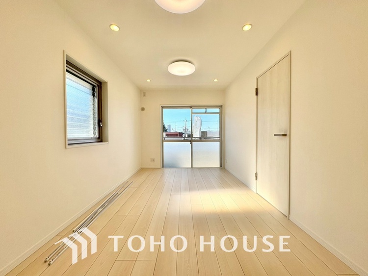 内装 【LIVING】◆眩い◆光が燦々と入り、家族の笑顔を照らす。「いつまでも続いて」と願う夢のような毎日がここにある。