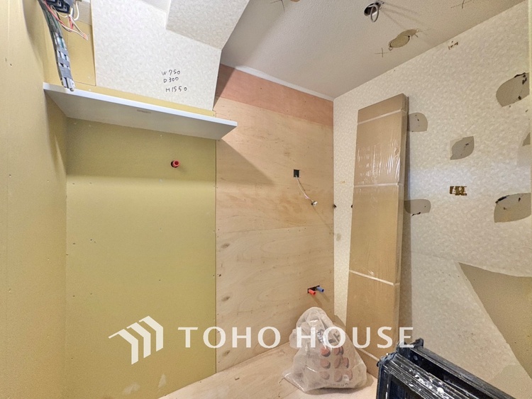 洗面 現在改装中◆快適◆煌びやかな暮らしの中にも忘れたくない快適さ。大きな収納が助けてくれます。