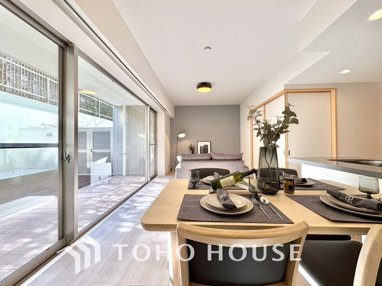 内装 【LIVING】◆煌びやか◆愛おしい家族との団欒の時間をより一層幸せなものに感じさせる煌びやかなLDK。輝かしい毎日が待っています。