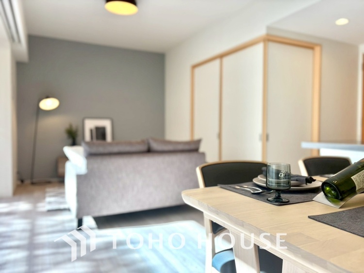 内装 【LIVING】◆眩い◆光が燦々と入り、家族の笑顔を照らす。「いつまでも続いて」と願う夢のような毎日がここにある。