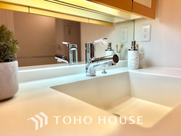 洗面 【WASHROOM】◆快適◆煌びやかな暮らしの中にも忘れたくない快適さ。大きな収納が助けてくれます。
