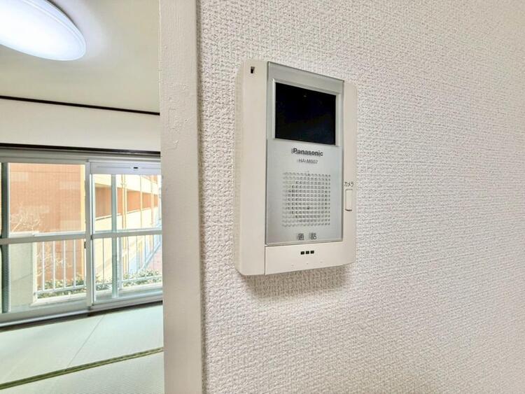 その他 誰が来てもわかる様にモニター付きインターホンを設置。