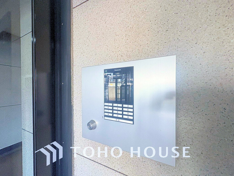 その他 エントランスはオートロック完備で安心のセキュリティ
