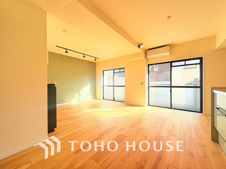 内装 家族みんなが爽やかに過ごせるように、光をたっぷり取り込んだLDK