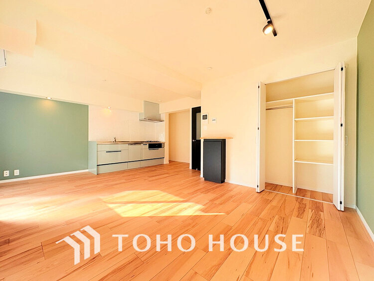 内装 上質な時間を育む暮らしのメインステージ。寛ぎとコミュニケーションを育む居心地のよい場所