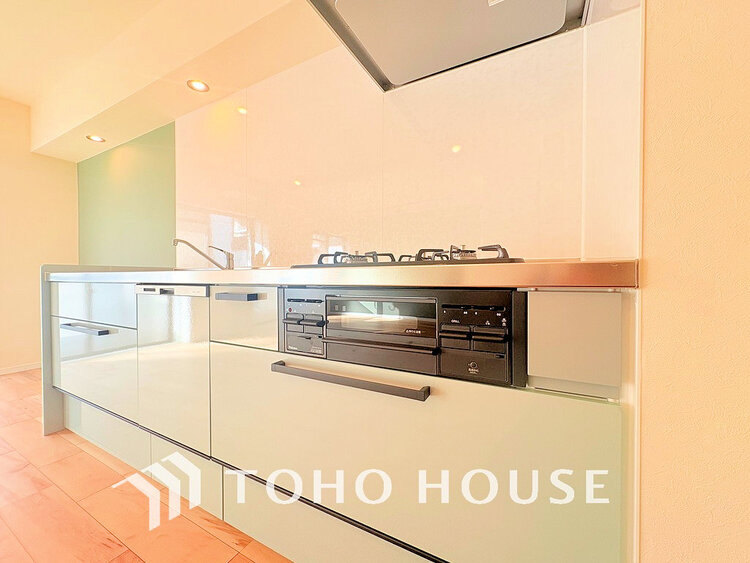 キッチン シンプルな部屋の雰囲気に溶け合うナチュラルキッチン