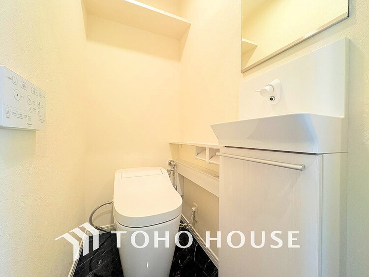 トイレ トイレには快適な温水洗浄便座付