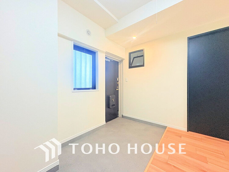 玄関 落ち着いた雰囲気の玄関、家族の帰りを暖かく迎えてくれます