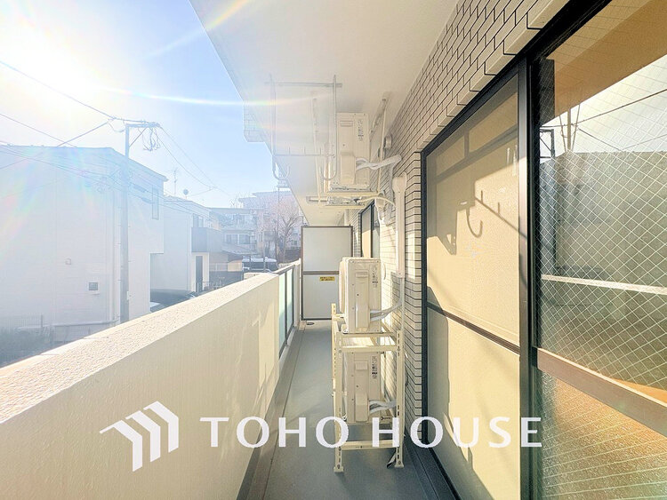 バルコニー 日当たりの良いバルコニーで晴れの日の洗濯物も楽しみになりますね